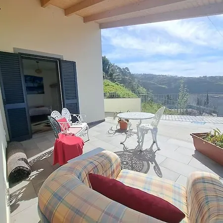 La Casa * Faja da Ovelha