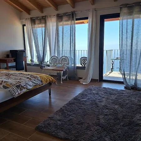 La Casa * Fajã da Ovelha