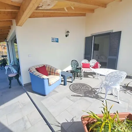La Casa * Faja da Ovelha