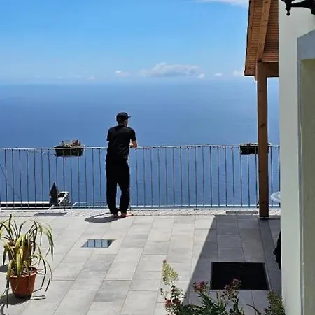 La Casa * Fajã da Ovelha